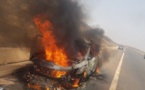 Autoroute à Péage: Une voiture prend feu en pleine route