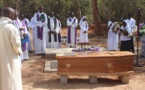Les images exclusives de l'inhumation de l'Abbé Xavier Diandy