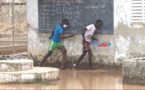 Vidéo: La pluie déjoue les plans du ministre de l'éducation nationale  
