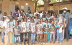 Grand Yoff: Fatoumata Niang Ba, Présidente de l'UDES/R et ses partenaires offrent des kits scolaires aux élèves 