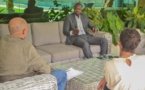 Ousmane Sonko avec les journalistes du magazine "Jeune Afrique" 