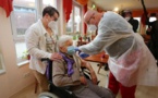 Covid-19: coup d'envoi de la vaccination dans l'UE, les personnes âgées ouvrent le ban