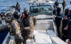 Piégés par La Marine, les trafiquants jettent la drogue en mer