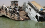 Rosso Sénégal: un minicar chute du bac et tombe dans le fleuve