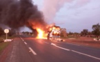 Kaolack : Un bus prend feu à l'entrée de Ngathie Naoudé