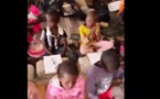 Scandale à Kolda : Des élèves assis sur le sol... des briques à usage de table(Vidéo)