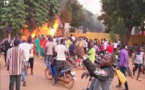 URGENT : l’Ambassade de France au Burkina incendiée par des manifestants !