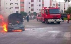 Vidéo : Une voiture Mercedes appartenant à un lieutenant des Douanes part entièrement en fumée