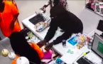 Un homme filmé en train de dérober un téléphone dans une pharmacie (Vidéo)