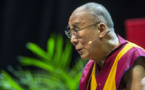 Le Dalaï Lama s'excuse après avoir demandé à un enfant de lui "sucer la langue"