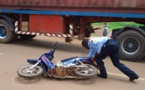 Accident mortel Ziguinchor : Un conducteur de moto "Jakarta" heurte violemment un panneau publicitaire et meurt sur le coup