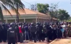 Ziguinchor : Empêchés d'accéder au tribunal des centaines patriotes improvisent une procession en chantant l'hymne à l'honneur de Ousmane Sonko