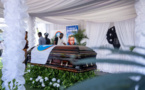 Aux funérailles de Chérubin Okende en RDC, sa famille crie sa colère