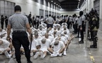 États-Unis : Plus de 200 membres du gang vénézuélien "Tren de Aragua" expulsés par Trump atterrissent au Salvador