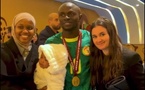 Sadio Mané et sa famille : l’image forte du sacre