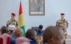 Deux soldats albinos aux côtés de Mamadi Doumbouya : une image qui fait débat