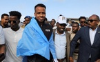 Refoulé des États-Unis, l’arbitre somalien Omar Artan accueilli en héros à Mogadiscio