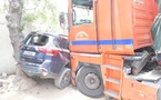 Accident à Hann : un camion finit sa course contre le mur du parc zoologique