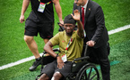  Ismaël Koné fait son retour à Vancouver en chaise roulante sous les applaudissements des supporters
