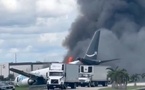 États-Unis : un avion cargo d’Amazon sort de piste à Miami et termine sur une route