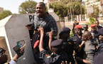 Sénégal : Guy Marius Sagna porte plainte contre le commissaire Bara Sangharé et quatre policiers