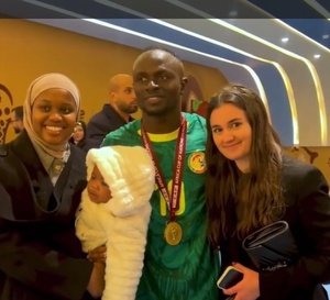 Sadio Mané et sa famille : l’image forte du sacre
