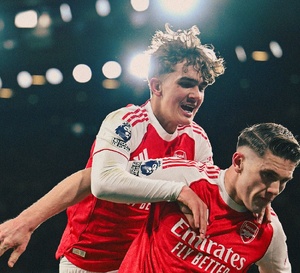 Premier League : Arsenal arrache la victoire face à Everton et creuse l’écart