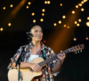 France : Zaho raconte le racisme subi en radio à cause du refrain en arabe de « Kif’n’dir »