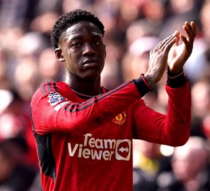 Premier League : Manchester United s'impose face à Liverpool grâce à l'enfant du club Kobbie Mainoo (3-2)