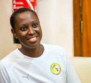 Journée internationale du Yoga : la ministre Djireye Clotilde Coly participe à la célébration au Monument de la Renaissance africaine