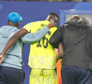 « Édouard Mendy est sorti de l’hôtel avec sa valise et s’est engouffré rapidement dans une voiture » : les révélations d’un journaliste de la RTS.