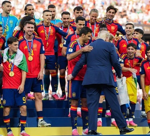 Finale du Mondial 2026 : Rodri invite discrètement Donald Trump à quitter le podium