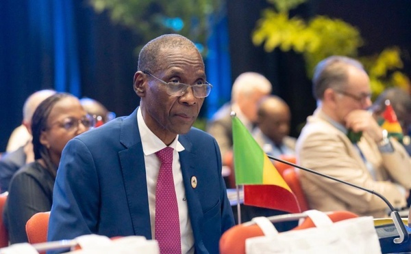 Bourses au Canada : le gouvernement met en garde contre un faux communiqué circulant sur les réseaux