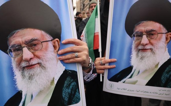 Manifestations en Iran : un proche de Khamenei dément toute fuite du guide