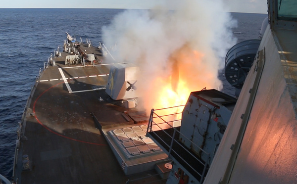 Bases américaines, camp kurde et port omanais : l’Iran intensifie ses frappes dans le Golfe 