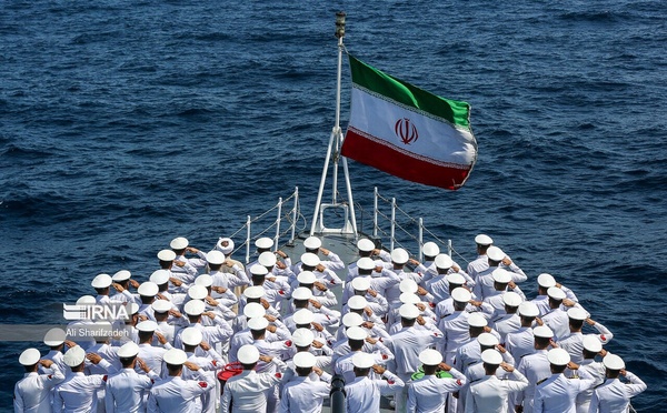 Tensions au Golfe : l’Iran frappe des radars américains et un pétrolier en feu