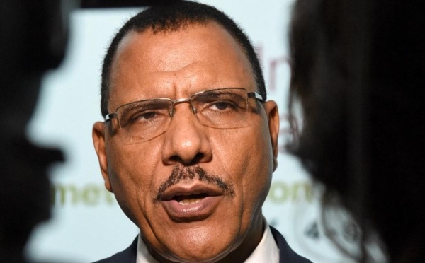 Niger : fin officielle du mandat de Mohamed Bazoum, toujours détenu