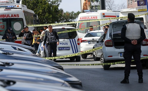 Istanbul : trois assaillants abattus après une attaque contre la police