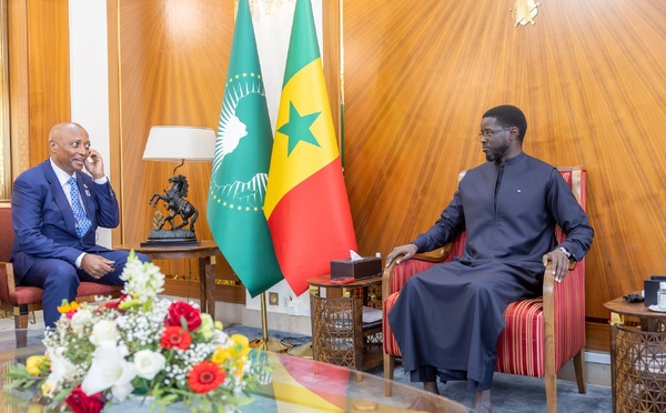 Audience au Palais : le Président Bassirou Diomaye Faye échange avec le patron de la CAF