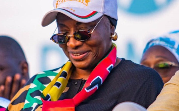 Aminata Touré réorganise le groupe WhatsAp de la coalition « Diomaye Président »
