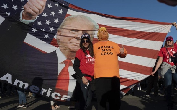 États-Unis : un couple accusé d’avoir escroqué des partisans de Donald Trump avec de fausses monnaies