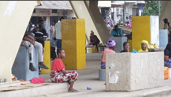 Dakar : le gouverneur interdit l’occupation des espaces sous les autoponts et échangeurs