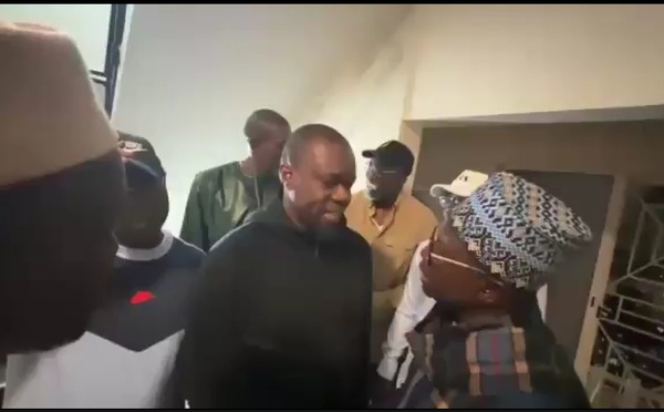 Vidéo : : Les premières images de Sonko après son limogeage