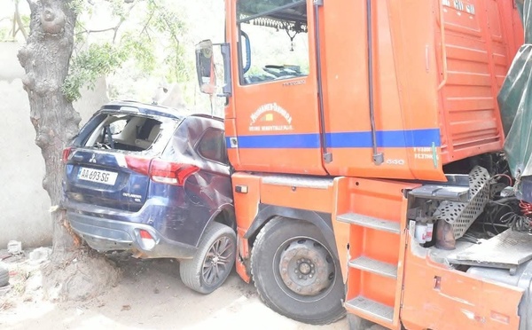 Accident à Hann : un camion finit sa course contre le mur du parc zoologique