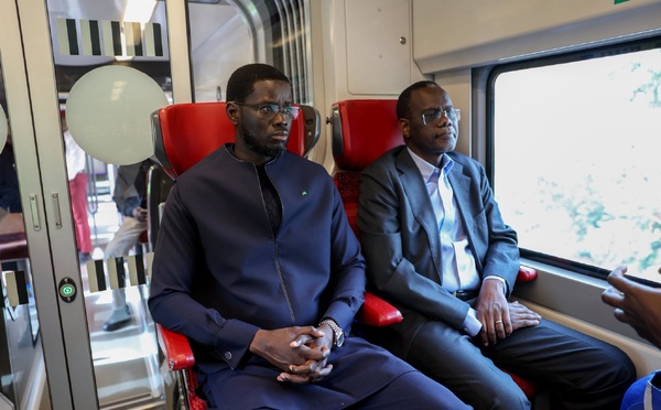 Dakar : Bassirou Diomaye Faye prend le TER jusqu’à l’AIBD