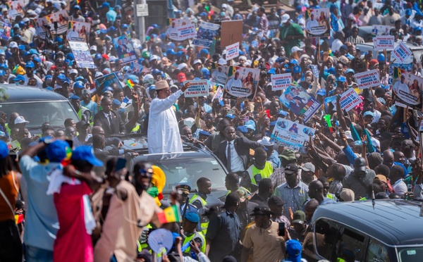 Retour à Dakar : Macky Sall remporte une bataille de communication face à PASTEF