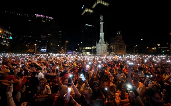 Espagne: plus d'un million de personnes dans les rues de Madrid pour accueillir les champions du monde de football