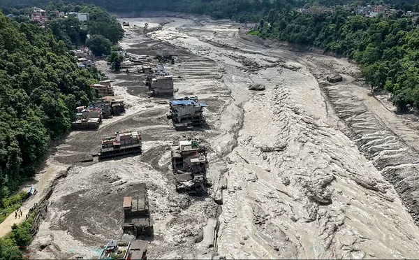 Népal-Tibet : une crue dévastatrice fait 160 morts, des centaines de personnes portées disparues