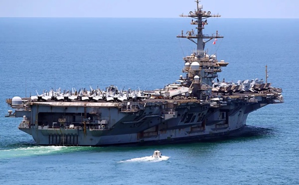 États-Unis : le porte-avions USS Abraham Lincoln quitte la Thaïlande après cinq jours d’escale
