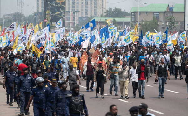 Kinshasa : la marche de l’opposition vire aux affrontements, un décès signalé